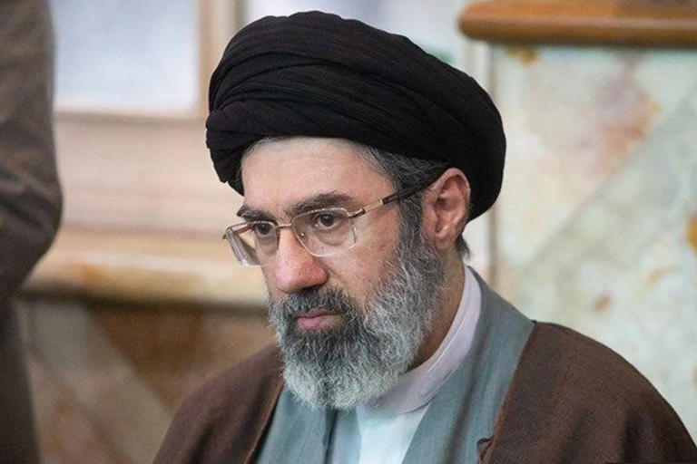 Khamenei Tolak Buka Selat Hormuz: Iran Pertahankan Kedaulatan