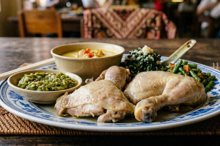 Ayam Pop Padang: Sensasi Pedas Yang Melekat Di Lidah