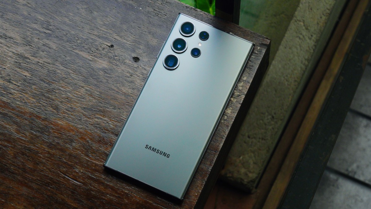 Galaxy S23 Ultra Review: Kekuatan Kamera & Baterai Tahan Lama