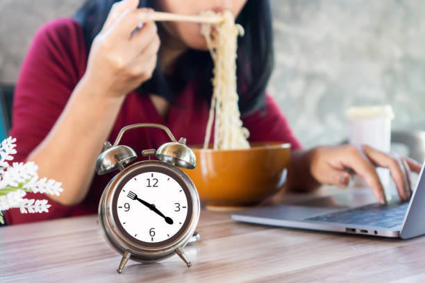 Jangan Sepelekan! Makan Terlalu Cepat Bisa Picu Masalah Ini