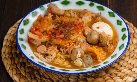 Seblak: Kuliner Pedas Khas Bandung Yang Bikin Nagih
