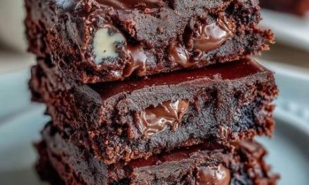 Fudgy Brownies, Kue Cokelat Lembut, Tekstur Padat Menggoda