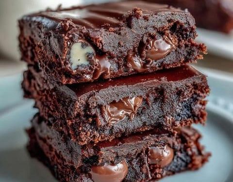 Fudgy Brownies, Kue Cokelat Lembut, Tekstur Padat Menggoda
