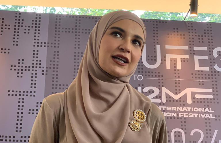 Bikin Nangis! Shireen Sungkar Dampingi Ibu Mertua Lawan Stroke
