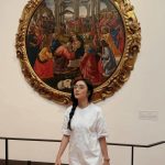 Potret Estetik! Febby Rastanty Berpose Di Galeri Seni Florence