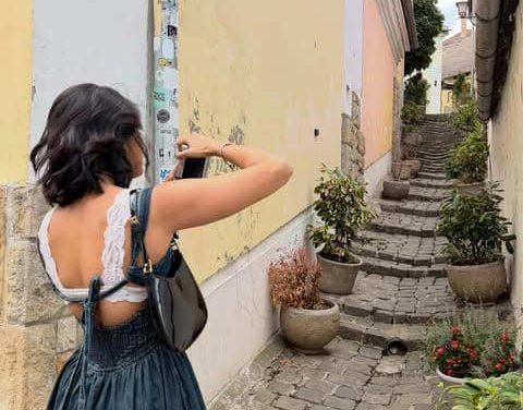 Eksplor Budapest, Pooja Hegde Pamer Momen Liburan Seru