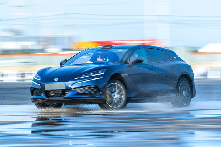Bikin Heboh! Denza Z9 GT Tertangkap Uji Jalan Di Indonesia
