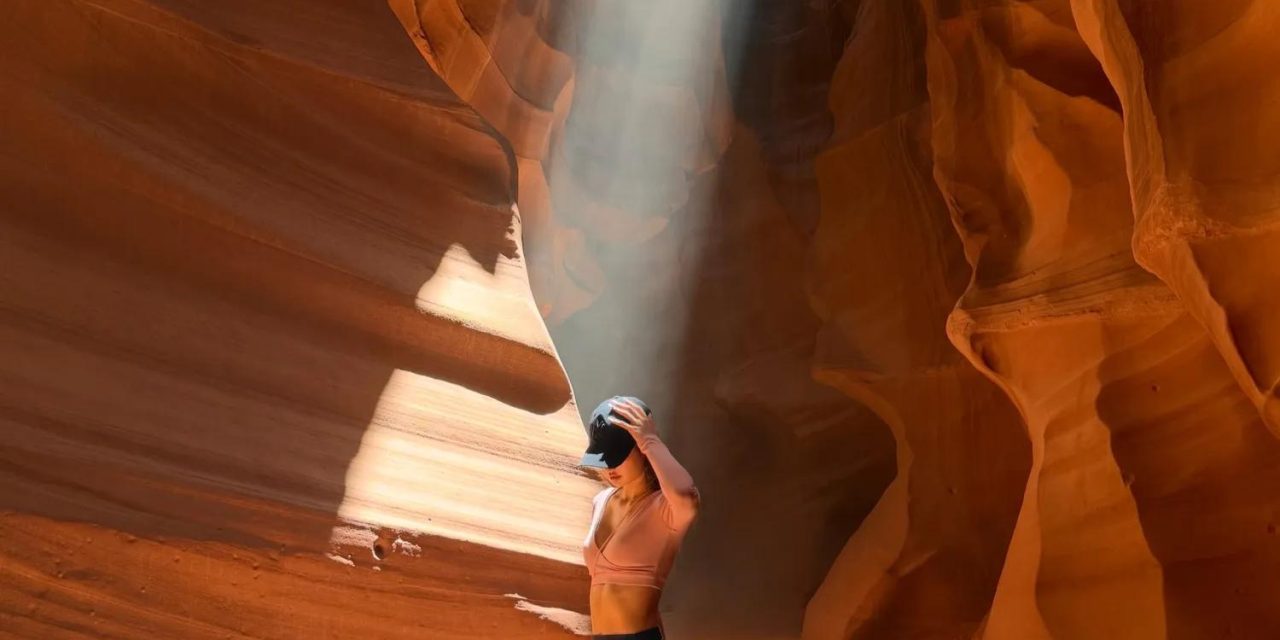 Gaya Chill Lisa BLACKPINK Liburan Di Antelope Canyon, Stylish!