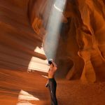 Gaya Chill Lisa BLACKPINK Liburan Di Antelope Canyon, Stylish!