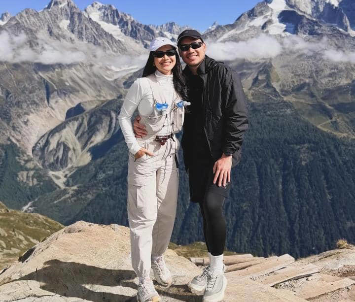 Momen Spesial! Merdi Octavia & Suami Hiking Ke Mont Blanc