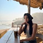 Liburan Seru! Anya Geraldine Asyik Main Di Pantai Yogyakarta
